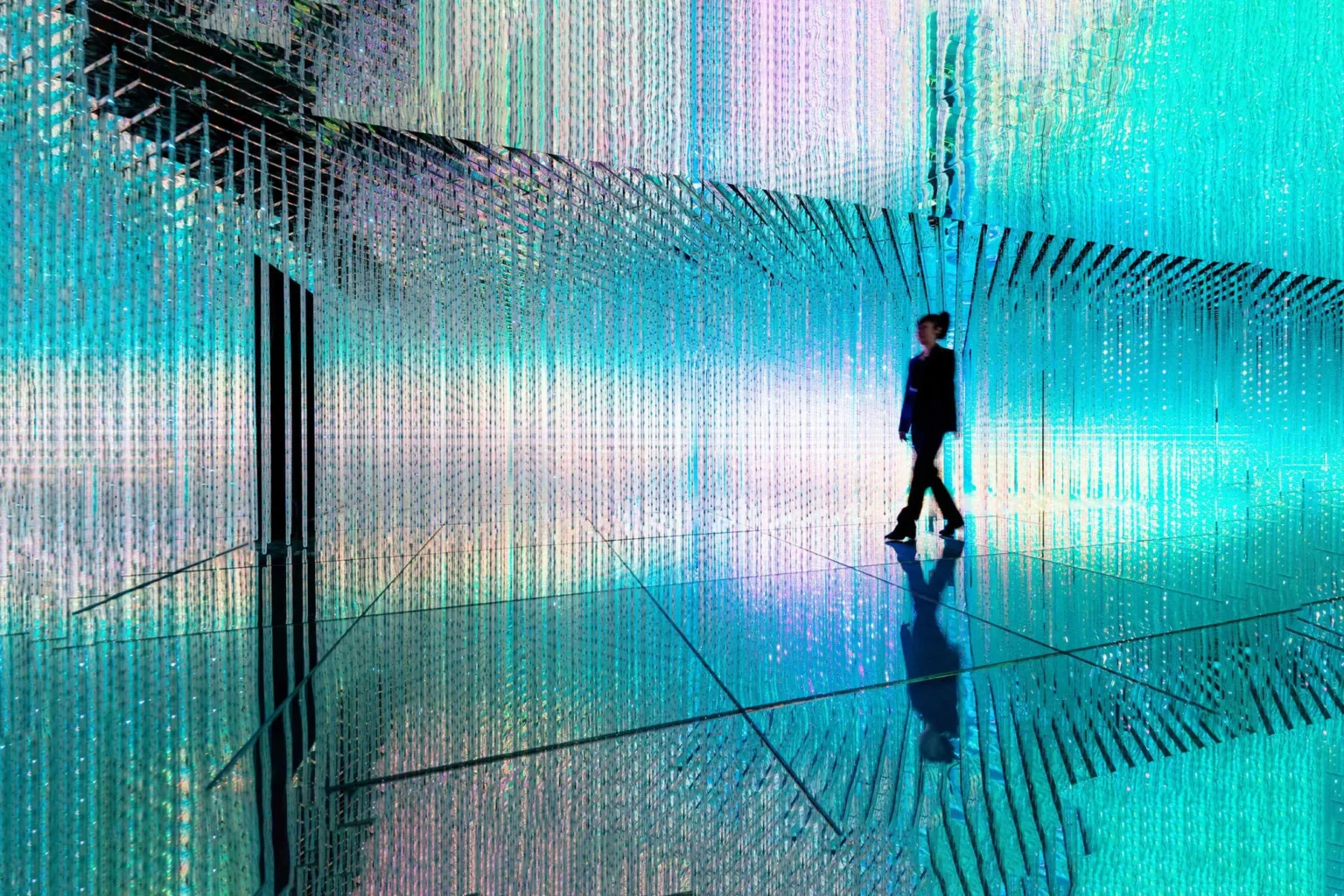 ey businesswoman walking in the beautiful bokeh light.webp