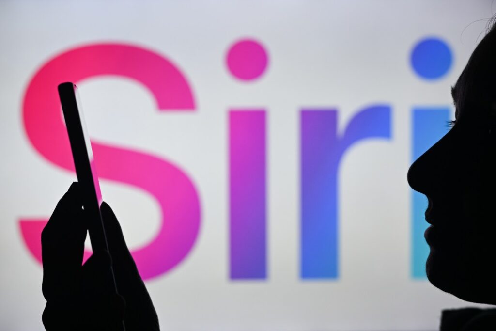 Apple’s Siri revamp could include auto-deleting chats apple siri header