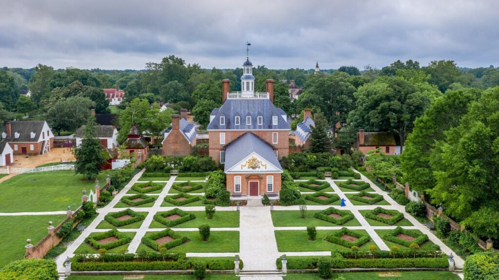 Governors Palace Gardens 16x9.width 1300